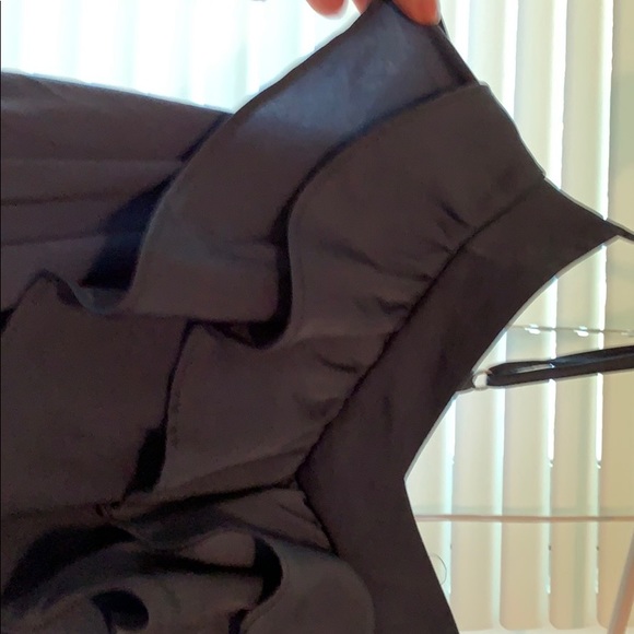 A dress - Picture 3 of 4